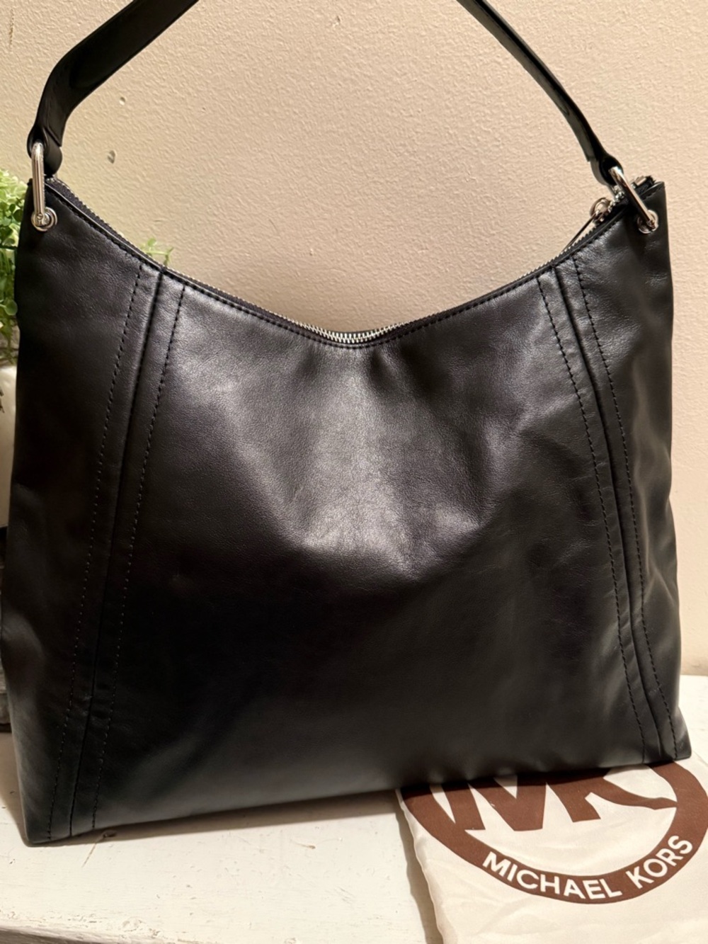 Michael Kors Black Leather Shoulder Hobo with Chain-Trim EUC - Picture 3 of 11